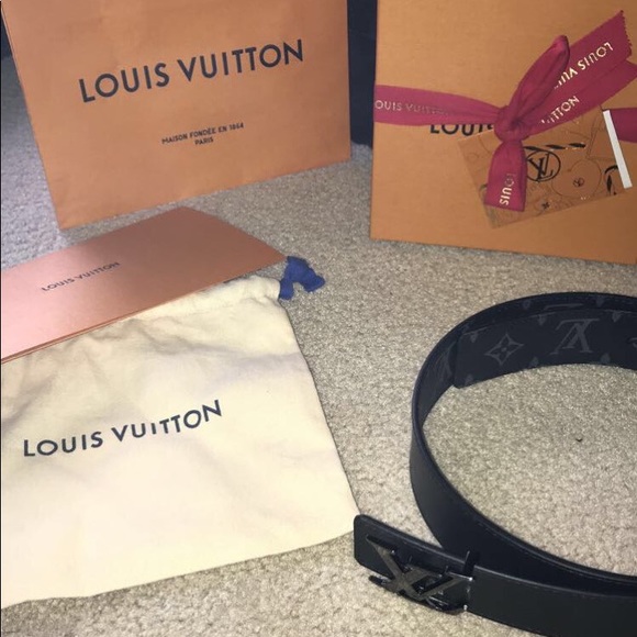 Louis Vuitton LV 40mm reversible belt. - Picture 1 of 2